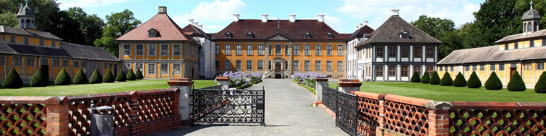 Das Schloss Oranienbaum im Gartenreich Dessau-Wörlitz ist eine niederländisch geprägte Barockanlage.