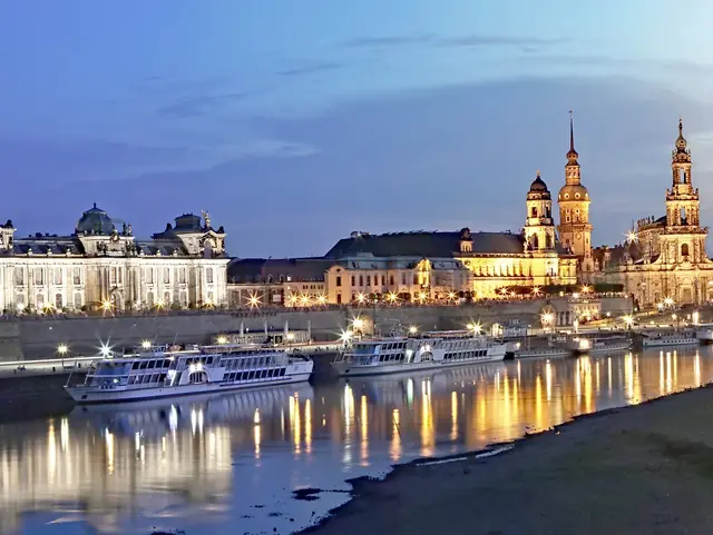 Dresden beeindruckt mit berühmten Sehenswürdigkeiten wie Semperoper, Frauenkirche, Zwinger und Grünem Gewölbe. 