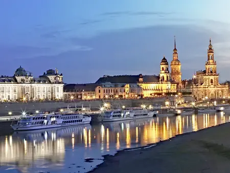 Dresden beeindruckt mit berühmten Sehenswürdigkeiten wie Semperoper, Frauenkirche, Zwinger und Grünem Gewölbe. 