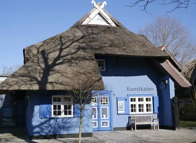 im Urlaub Fischland-Darß-Zingst entdecken und die Künstlerkolonie Ahrenshoop besuchen