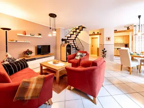 Wohnzimmer in der Ferienwohnung - © Adrian Liebau, Landurlaub in Thüringen eine Ferienwohnung mit großem Wohnzimmer buchen