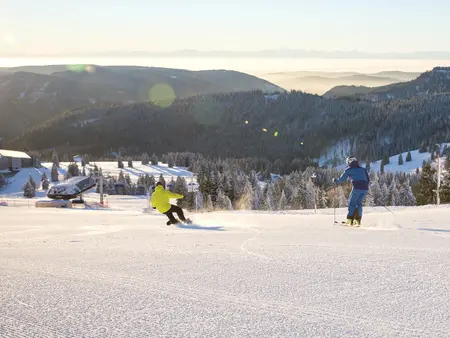 im Winterurlaub im Schwarzwald Skifahren am Feldberg