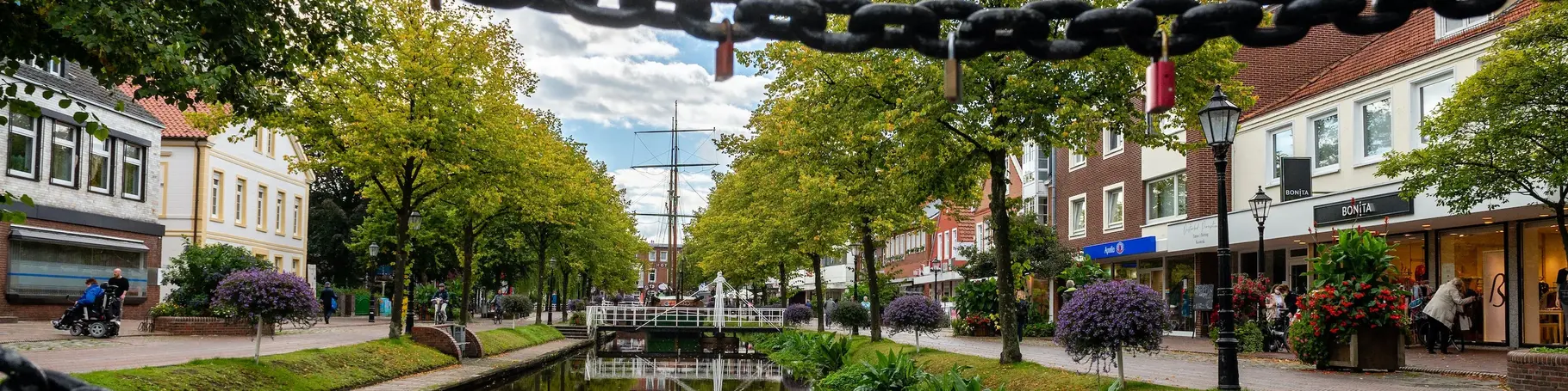 Die innenstadt von Papenburg mit Blick auf die Ems