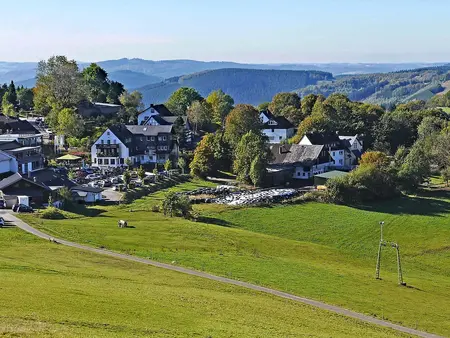 Urlaub in den Bergen - Urlaub im Sauerland in NRW mit Wandern und Skifahren