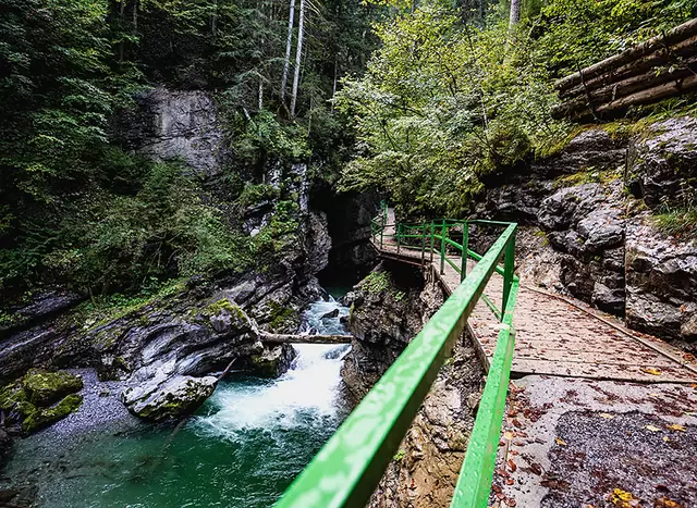 im Urlaub auf dem Bauernhof im Allgäu in der Breitachklamm wandern