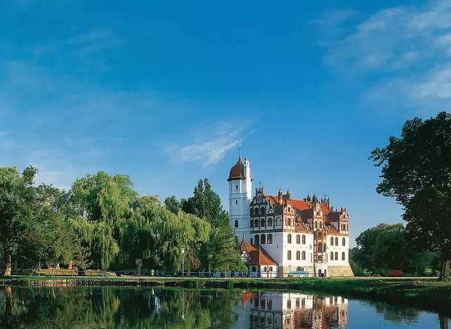 im Urlaub die Mecklenburgische Seenplatte und das Schloss Basedow am Malchiner See besuchen