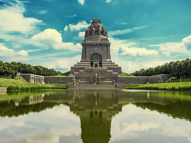 Das Völkerschlachtdenkmal bei Leipzig ist mit 91 Metern das höchste Denkmal Europas.