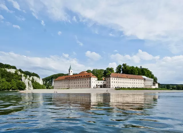 im Urlaub auf dem Bauernhof in der Oberpfalz eine Schifffahrt zum Kloster Weltenburg im Donaudurchbruch machen