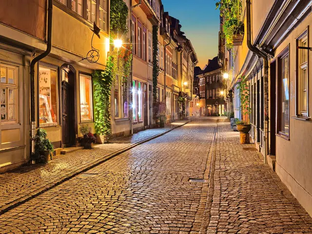 Die Krämerbrücke mitten in der Altstadt zählt zu den längsten bebauten Brücken nördlich der Alpen. 