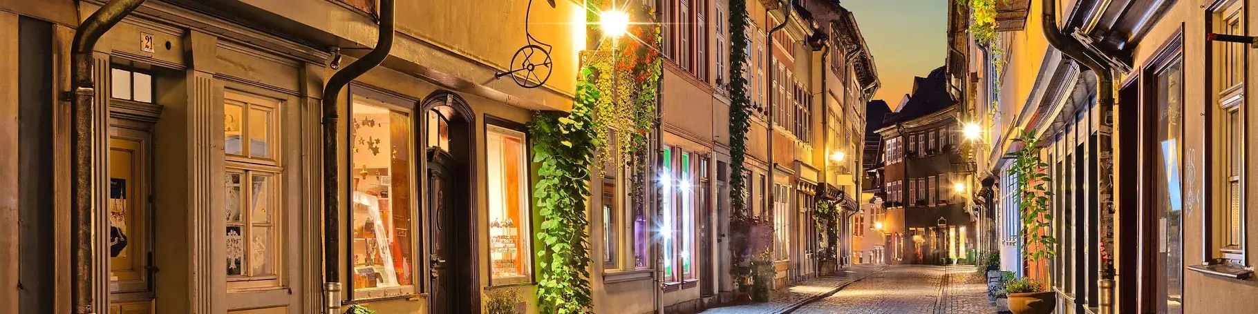 Die Krämerbrücke mitten in der Altstadt zählt zu den längsten bebauten Brücken nördlich der Alpen. 