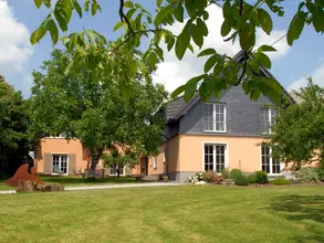 Ferienhaus mit Garten - © Theresienhof Ferienhaus mit Garten und Liegewiese
