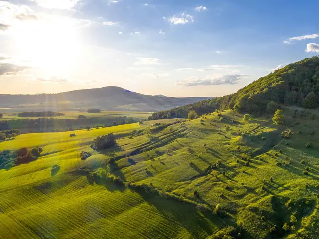 im Wanderurlaub in der Rhön die herrliche Aussicht in der Wiesenthaler Schweiz genießen