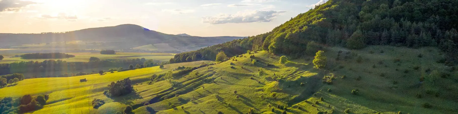 im Wanderurlaub in der Rhön die herrliche Aussicht in der Wiesenthaler Schweiz genießen