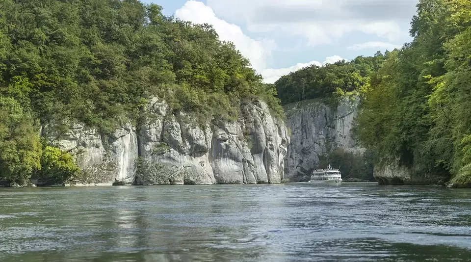 im Urlaub in der Oberpfalz eine Schifffahrt auf der Donau im Donaudurchbruch machen