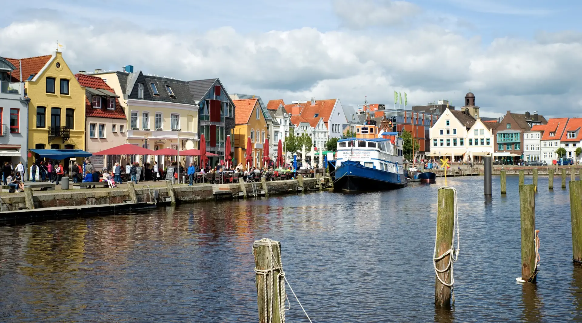 Hafen von Husum, Nordfriesland - © VRD, Adobe Stock Blick auf den Hafen von Husum, Nordfriesland, Schleswig-Holstein