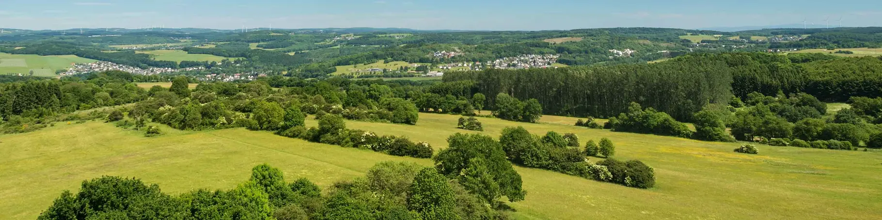 im Urlaub auf dem Bauernhof im Westerwald den Ausblick vom Aussichtsturm auf dem Gräbersberg genießen