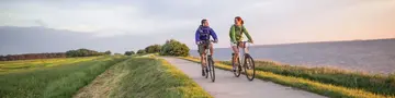 Zwei Fahrradfahrer - © outdoor-visions.com, Lars Schneider