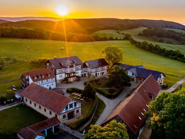 Gutshof in Thüringen bei Sonnenuntergang