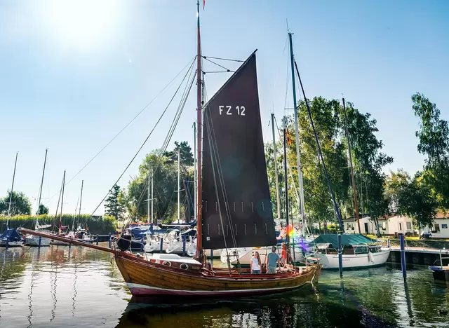 im Urlaub in Vorpommern eine Segeltour auf dem Stettiner Haff machen