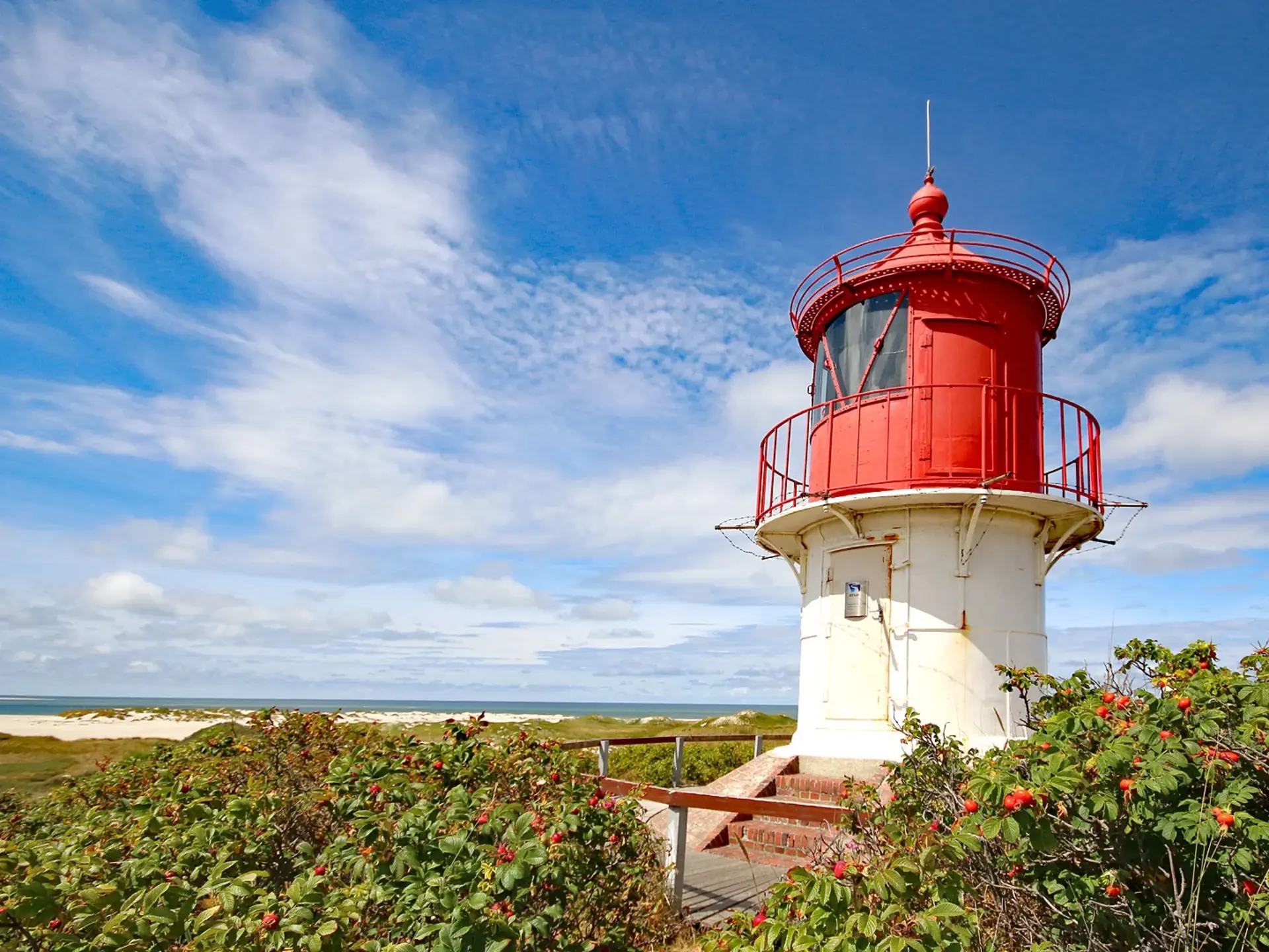 Leuchtturm in Norddorf auf Amrum - © Pixabay.com, DolfiAm Im Urlaub auf Amrum in Nordfriesland den Leuchtturm in Norddorf besuchen.