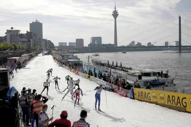 Bei dem FIS Skilanglauf Weltcup am Rheinufer Stationd nehmen die besten Skilangläuferinnen und Skilangläufer der Welt teil.