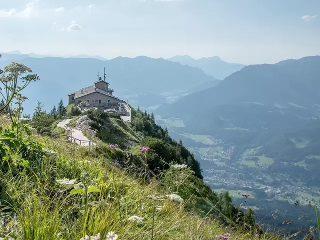 im Urlaub auf dem Bauernhof in Oberbayern zum Kehlsteinhaus im Berchtesgadener Land wandern