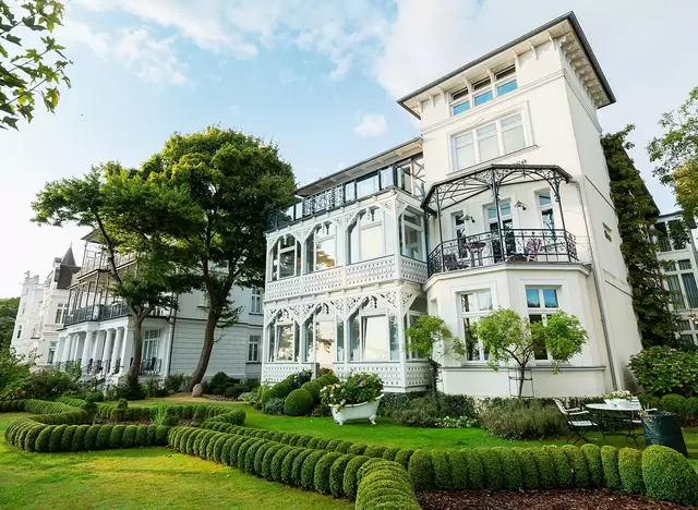 im Rügen Urlaub die Bäderarchitektur im mondänen Seebad bestaunen