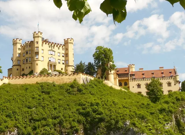 im Urlaub auf dem Bauernhof im Allgäu Schloss Hohenschwangau bei Füssen besuchen