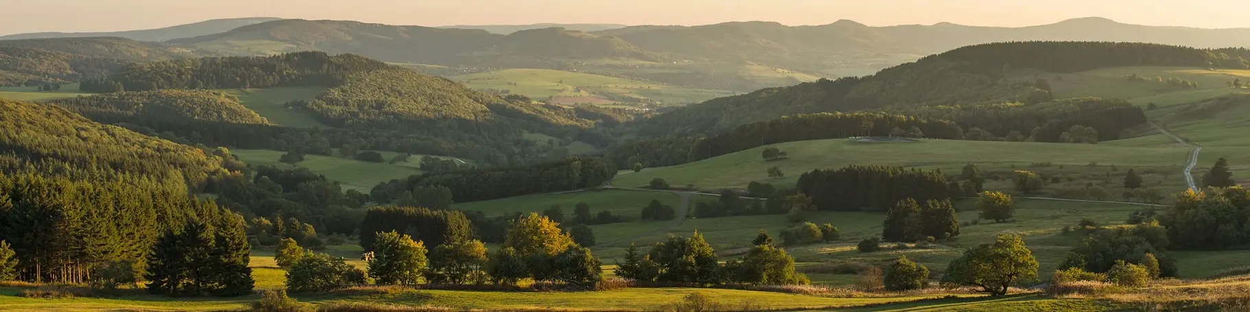 In der Rhön haben Sie wunderbare Ausblicke und Fernblicke.