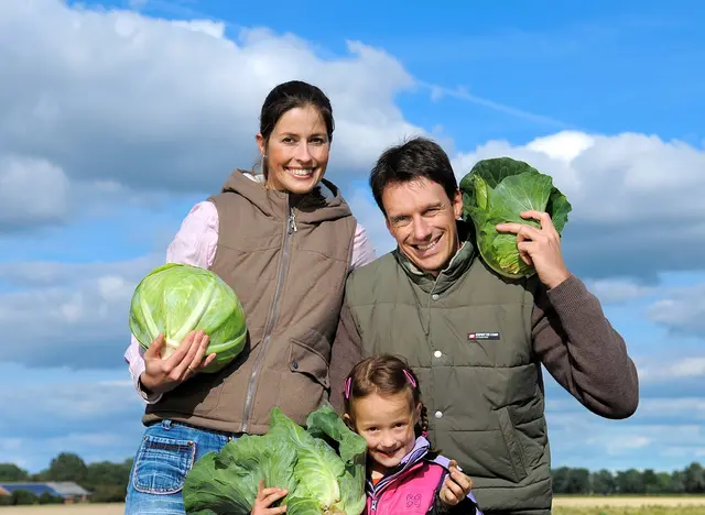 im Urlaub auf dem Kinderbauernhof in Schkleswig-Holstein moderne Landwirtschaft entdecken