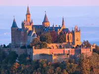 Burg Hohenzollern auf der Schwäbischen Alb - © Pixabay.com, Jonathan Sautter im Urlaub auf dem Bauernhof auf der Schwäbischen Alb eine königliche Aussicht genießen