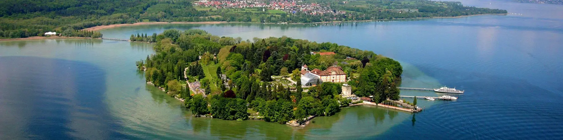 im Urlaub in der Ferienwohnung am Bodensee einen Ausflug mit dem Schiff zur Blumeninsel Mainau, der drittgrößten Insel im Bodensee, unternehmen