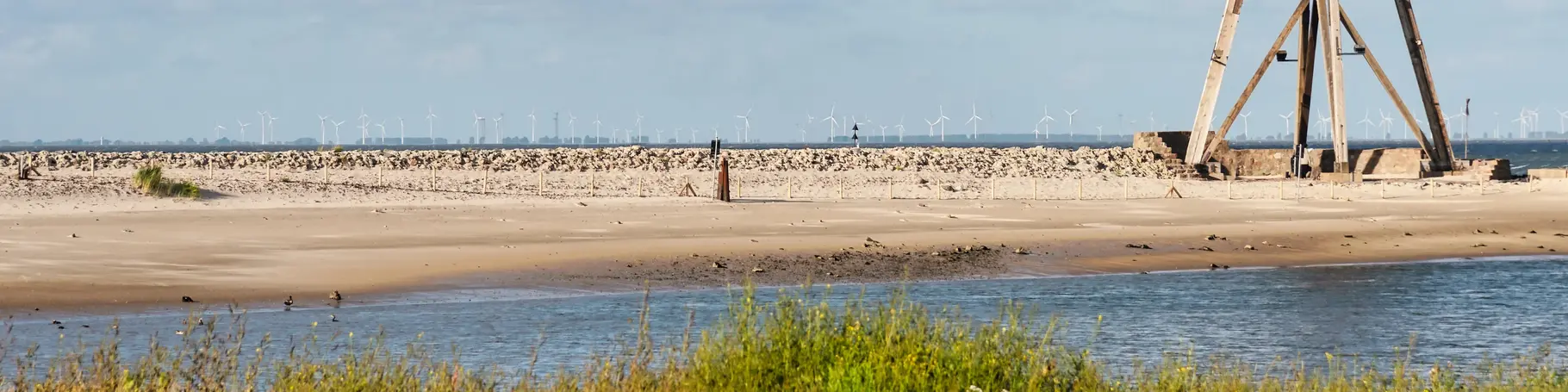 Blick auf das Wahrzeichen Kugelbake in Cuxhaven in Niedersachsen