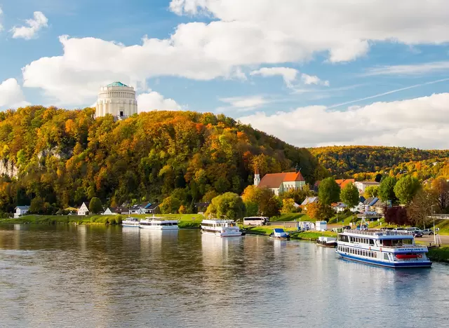 im Urlaub im Oberpfälzer Wald die Befreiungshalle in Kelheim besuchen