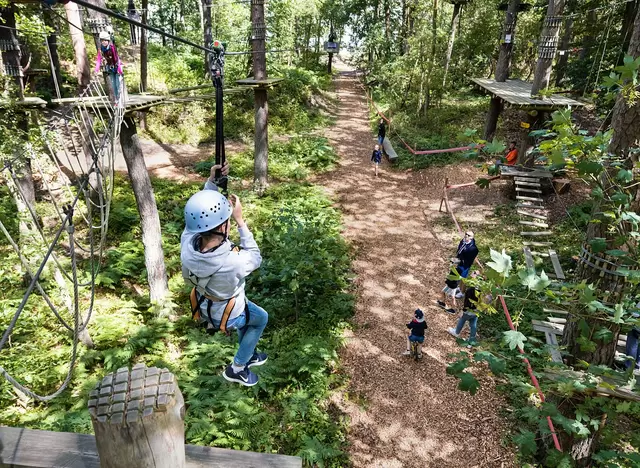 im Rügen Urlaub mit der Familie den Kletterwald in Binz besuchen