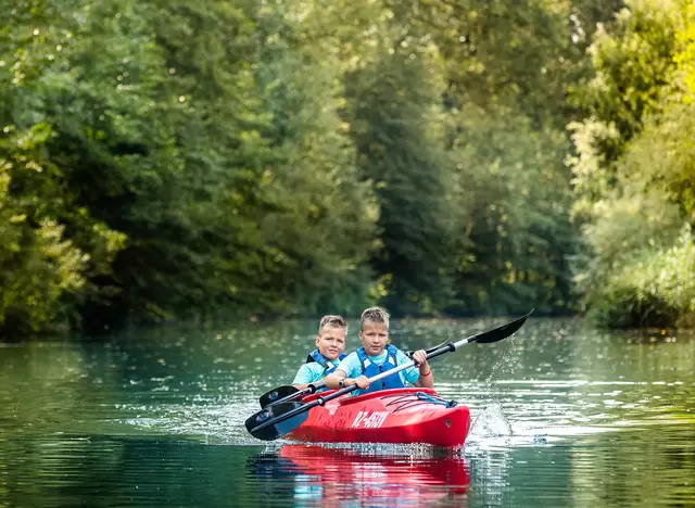 im Urlaub die Mecklenburgische Seenplatte erkunden und eine Kanutour auf der Elde machen, die die Müritz mit der Elbe verbindet