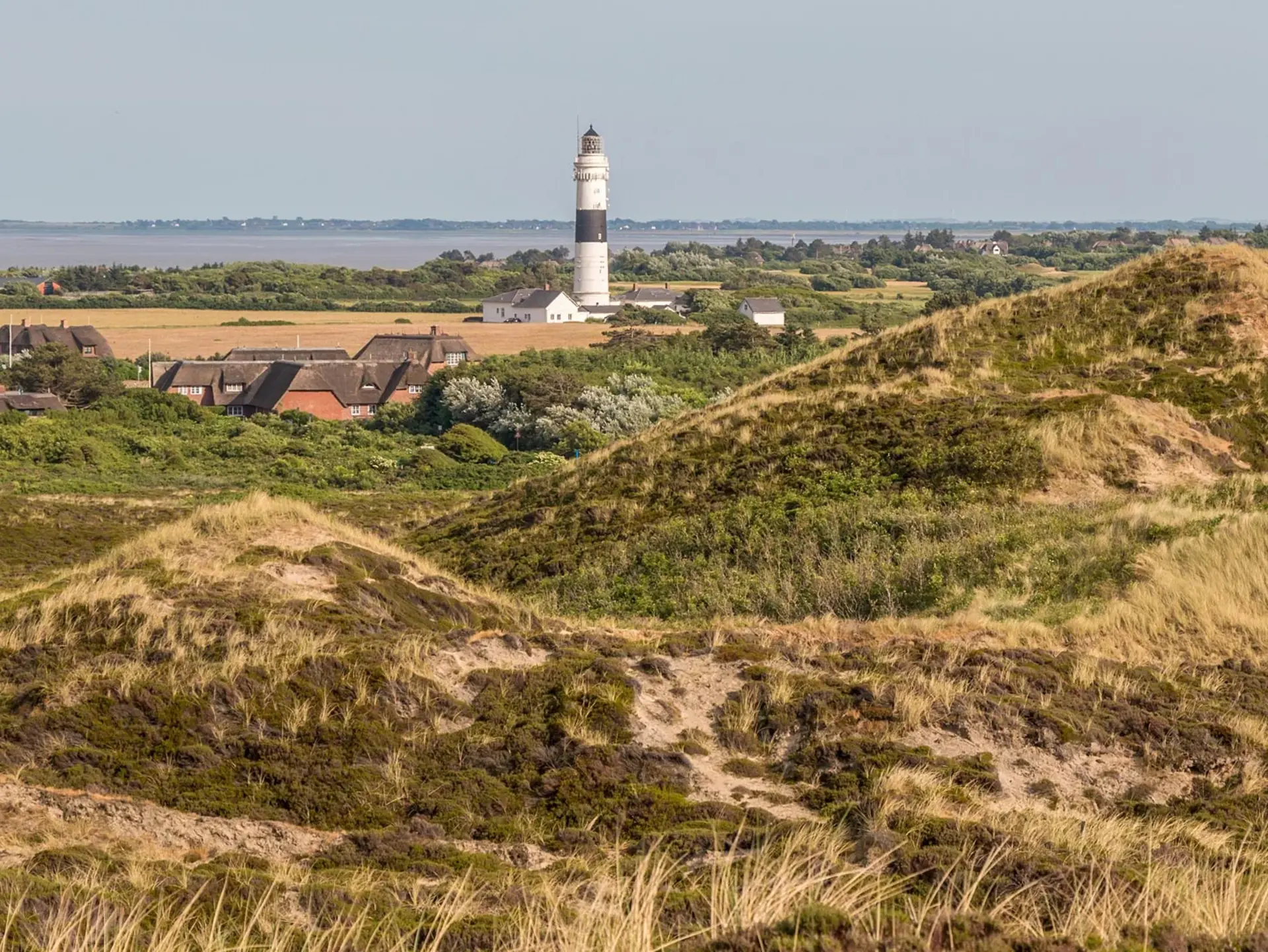 im Urlaub an der Nordsee das Rote Kliff auf Sylt bestaunen