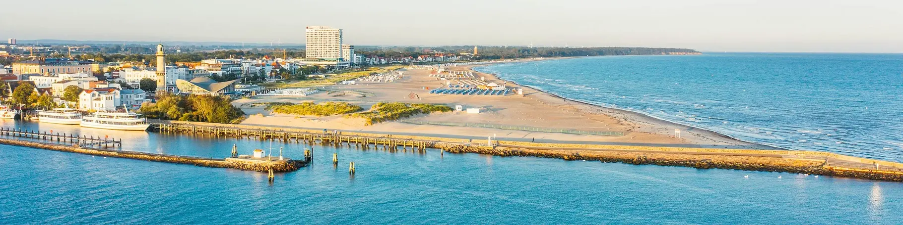 im Urlaub die Ostseeküste Mecklenburg entdecken und das Seebad Warnemünde besuchen