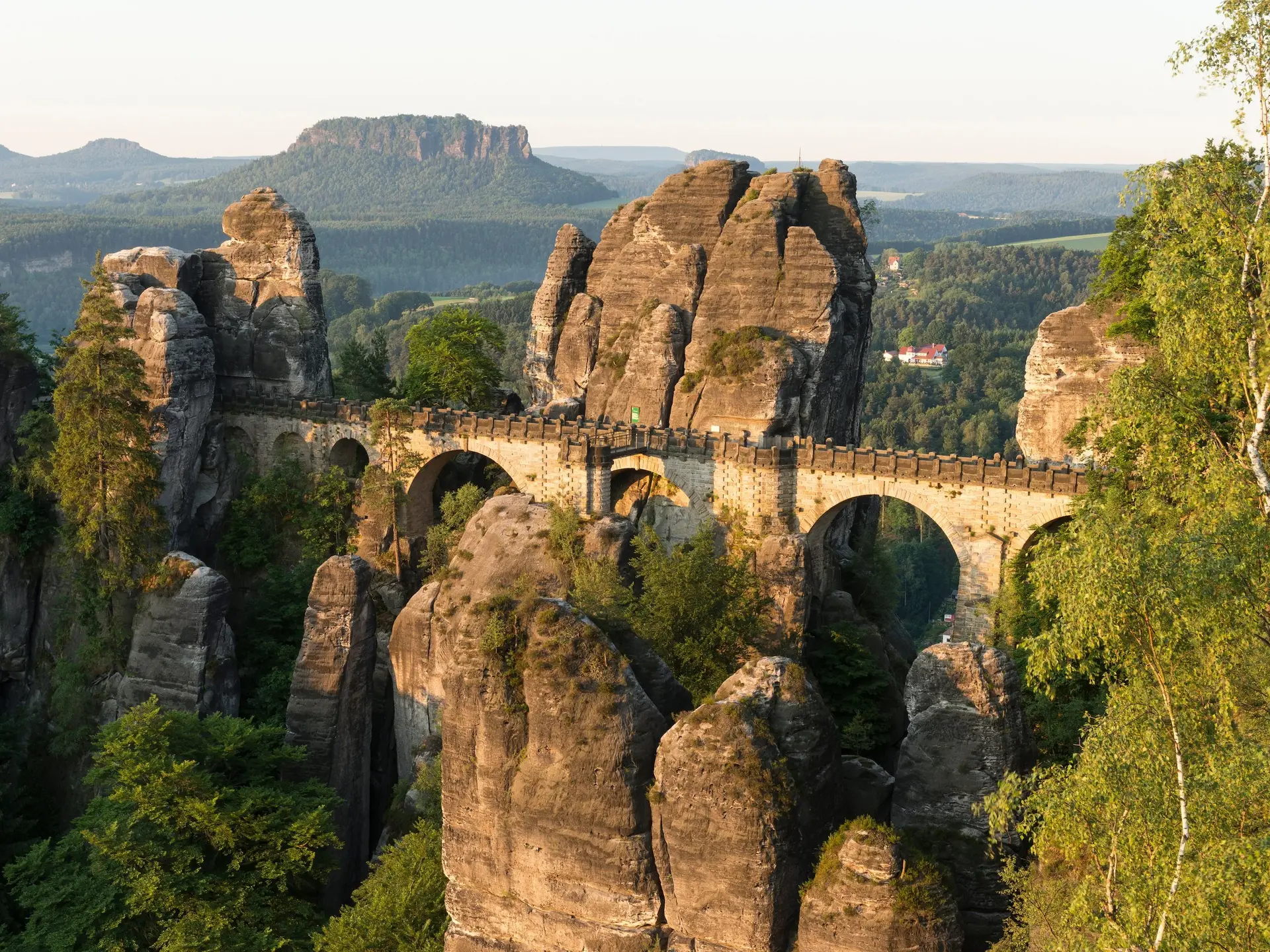 Landurlaub in Sachsen: Bastei in der Sächsische Schweiz - © Andreas Gruhl, Adobe Stock Beeindruckender Landurlaub in Sachsen: Blick auf die Bastei in der Sächsische Schweiz zum Sonnenaufgang