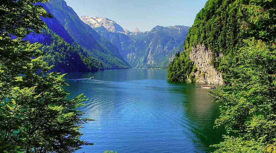 im Urlaub auf dem Bauernhof im Berchtesgadener Land den Königssee bewundern