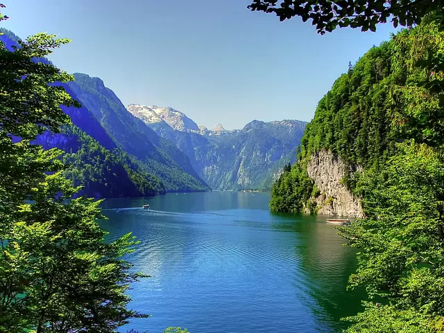 im Urlaub auf dem Bauernhof im Berchtesgadener Land den Königssee bewundern