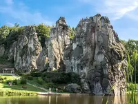 Externsteine bei Horn-Bad Meinberg - © Pixabay.com, Jens Rasch im Urlaub auf dem Bauernhof im Teutoburger Wald die Externsteine besuchen