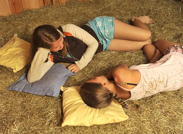 Schlafen im Heu - © Landsichten.de, Susanne Mölle Klassenfahrt auf dem Bauernhof erleben und im Heuhotel übernachten