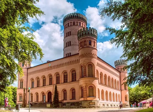 im Rügen Urlaub eine Radtour zum Jagdschloss Granitz machen