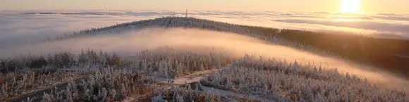 Fichtelberg im Erzgebirge - © www.pixabay.de, Bei einem Urlaub im Erzgebirge ist ein Ausflug auf den Fichtelberg empfehlenswert.