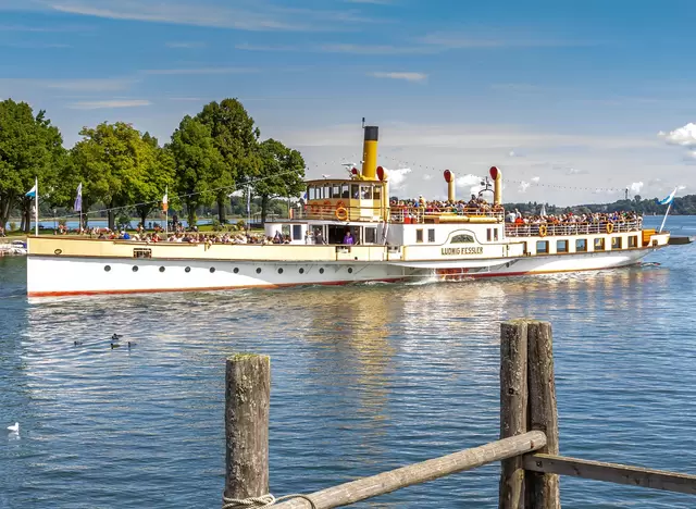 im Urlaub auf dem Bauernhof am Chiemsee eine Schifffahrt mit dem Raddampfer machen