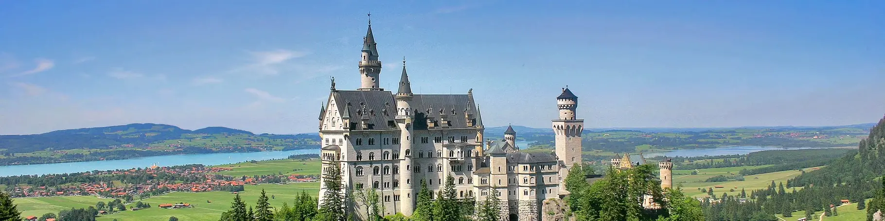 im Urlaub in Bayern das Schloss Neuschwanstein im Allgäu besichtigen