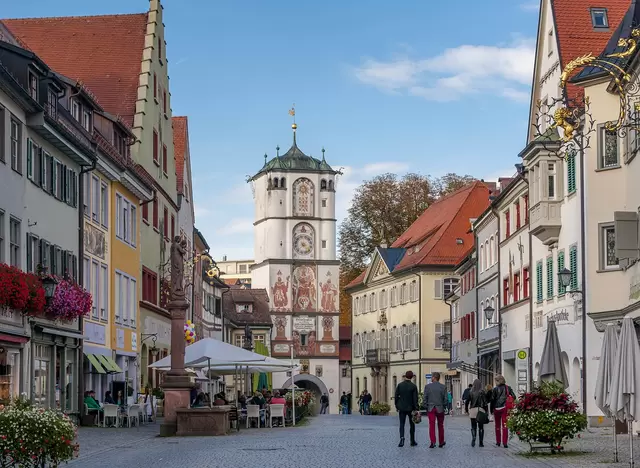 im Urlaub auf dem Bauernhof im Allgäu durch die Altstadt von Wangen bummeln