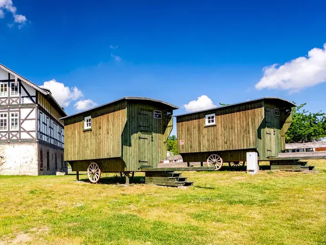 außergewöhnlich übernachten mit Kindern in Thüringen im Schäferwagen im Ferienhof Domäne Groschwitz bei Rudolstadt im Thüringer Wald